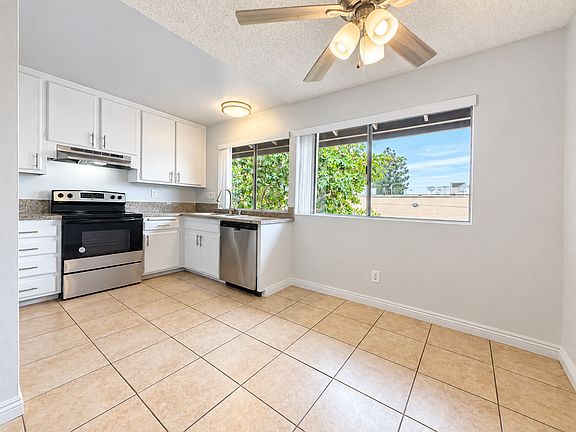 4th image of 1071 Walnut Ave #32
