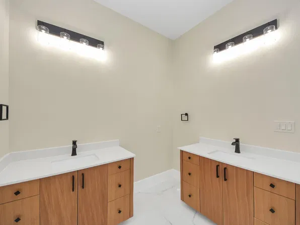 5806 Honey Grove Ave, Arcola, TX 77583
