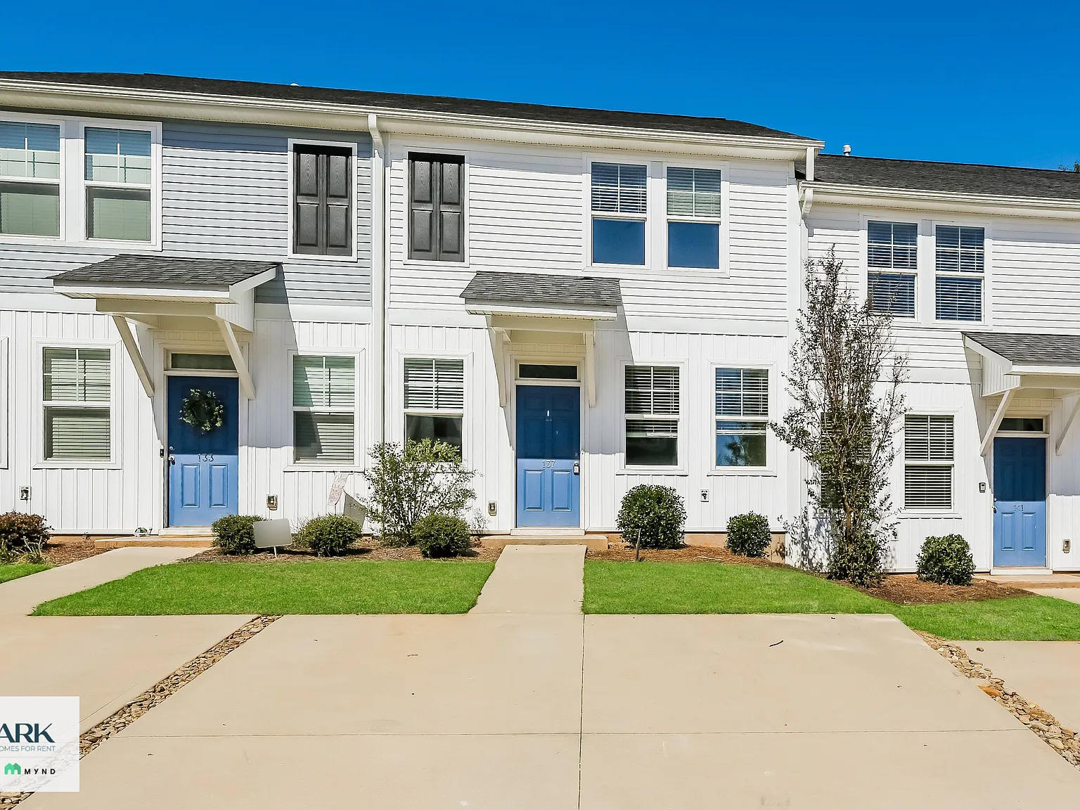 3 bed, 2.0 bath, 1415 sqft, $1,658 — Photo 2