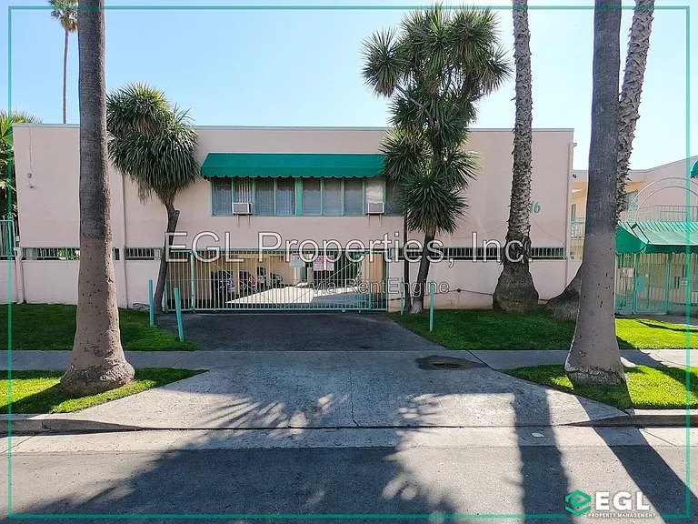 5916-5922 Carlton Way/1555 N. Bronson — Photo 4