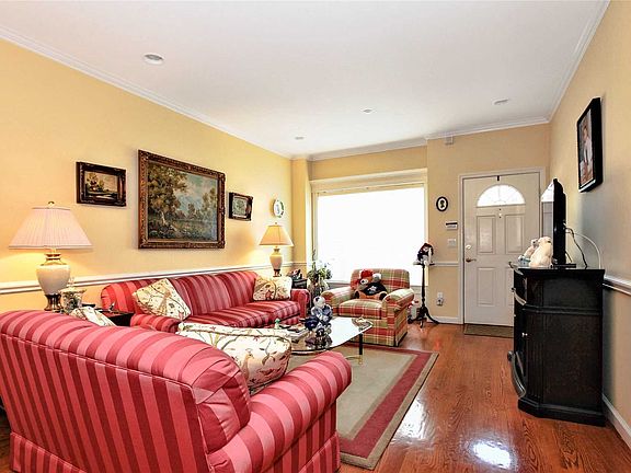 5th image of 282 Spring Dr #282