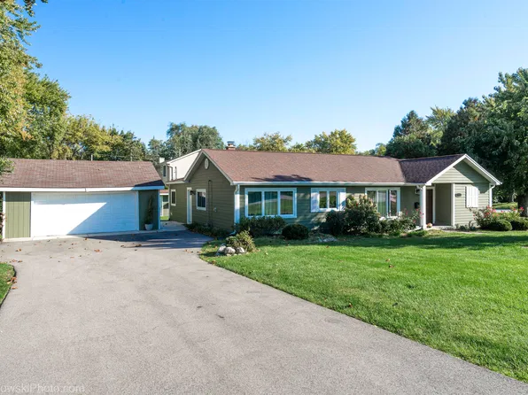 290 Hawthorn Ln, Hoffman Estates, IL 60169