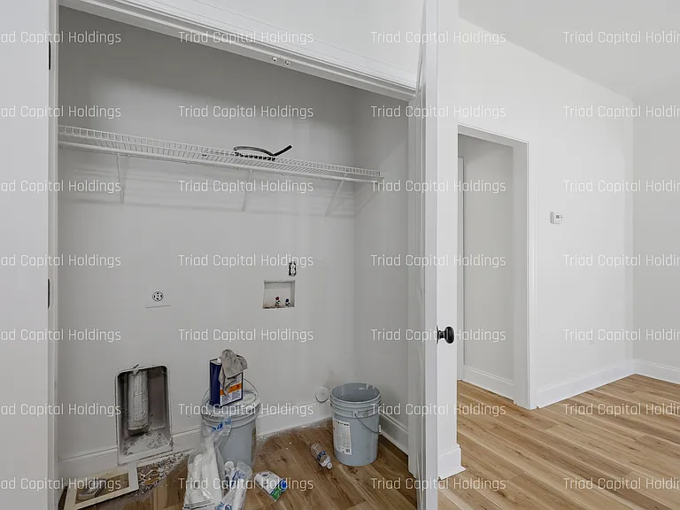 905 Meares St — Photo 8