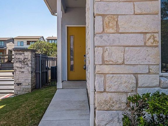 4th image of 3108 E 51st St #301