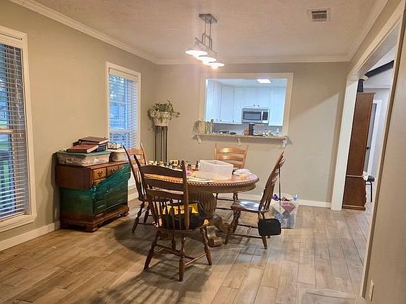 4th image of 1005 Hickory Dr