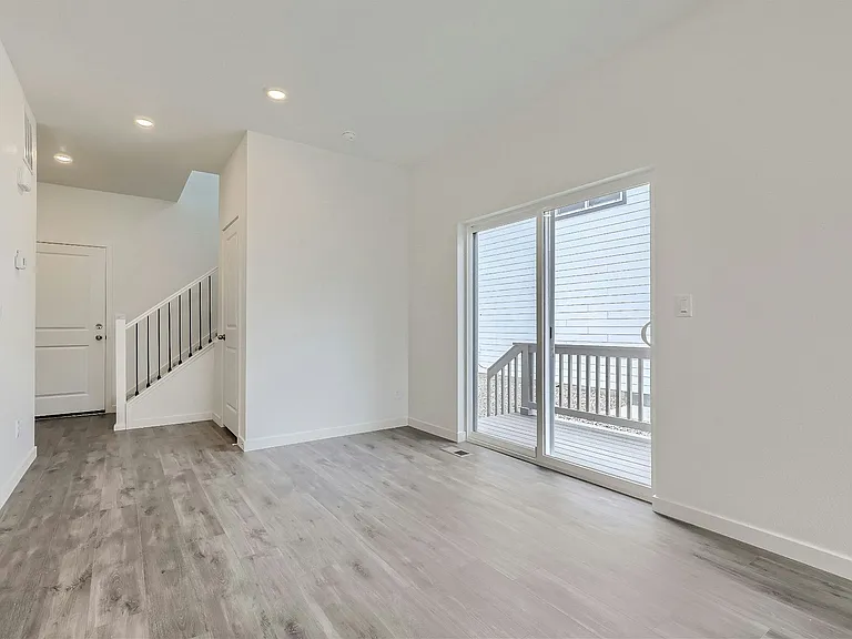 560 Cottonwood Ave — Photo 12