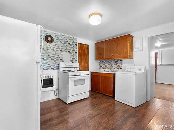 2nd image of 48 Anderson St #2