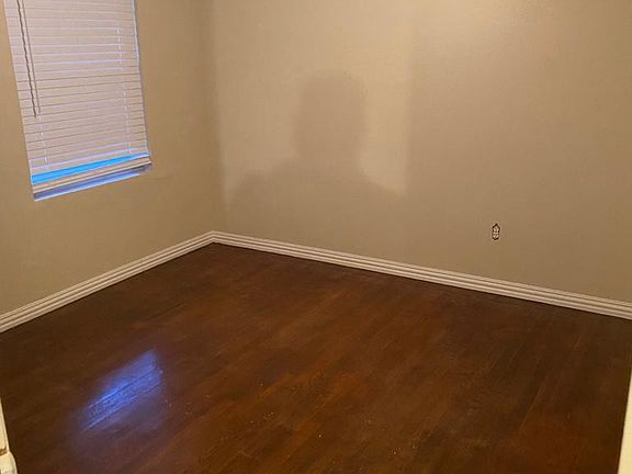 5th image of 1709 Burger St