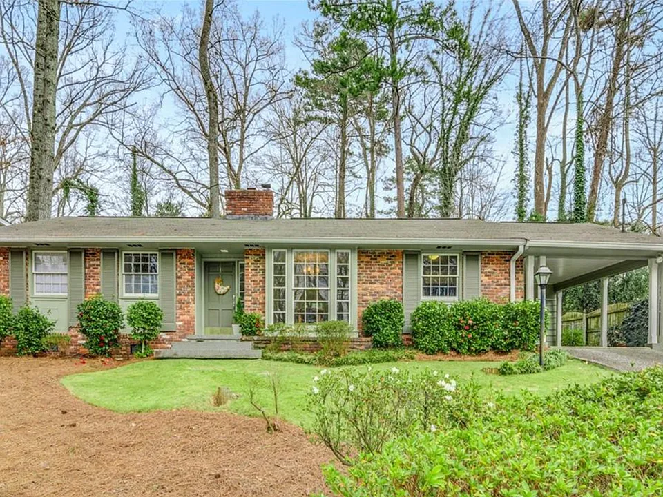 2323 Tanglewood Cir
