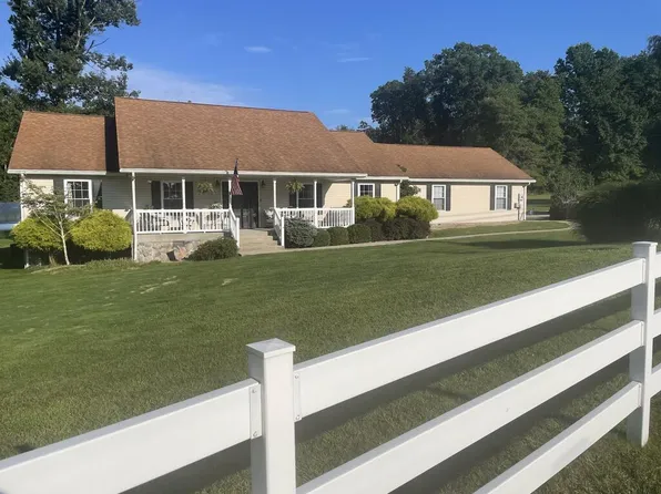 1048 Old Grandview Rd, Beaver, WV 25813