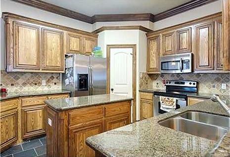 3rd image of 2475 Newark Cir