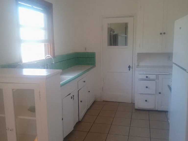 335 N Heliotrope Dr #329-1/4 — Photo 5