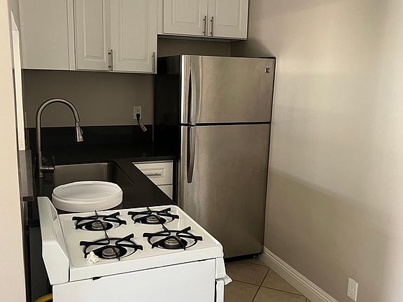 4th image of 6450 Lexington Ave #46