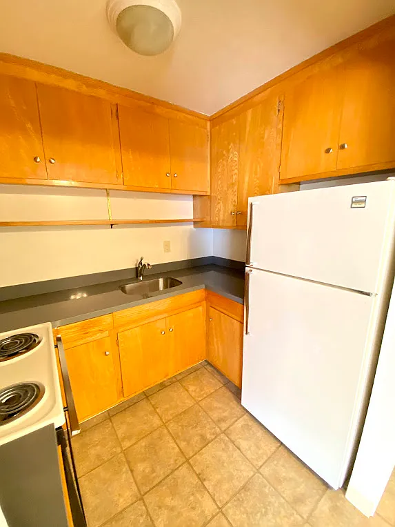 2 bed, $3,400 — Photo 2