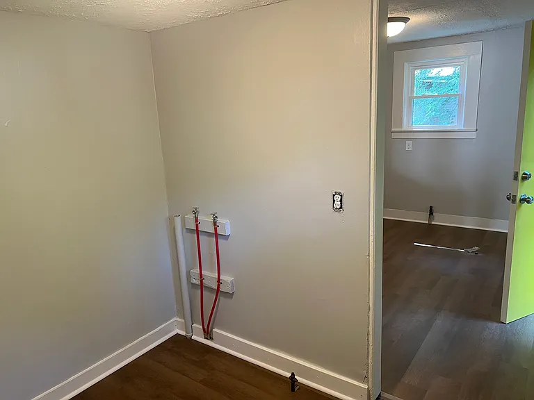1763 W Gaulbert Ave — Photo 5