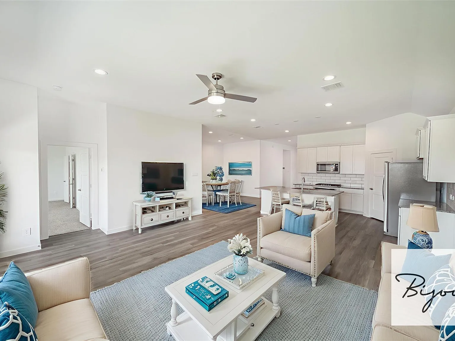4 bed, 3.0 bath, 2072 sqft, $2,950 — Photo 3