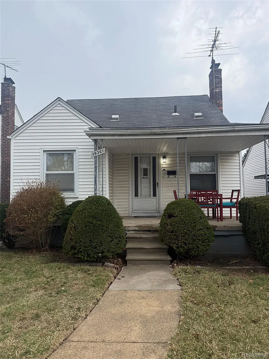 19361 Beland St photo 1