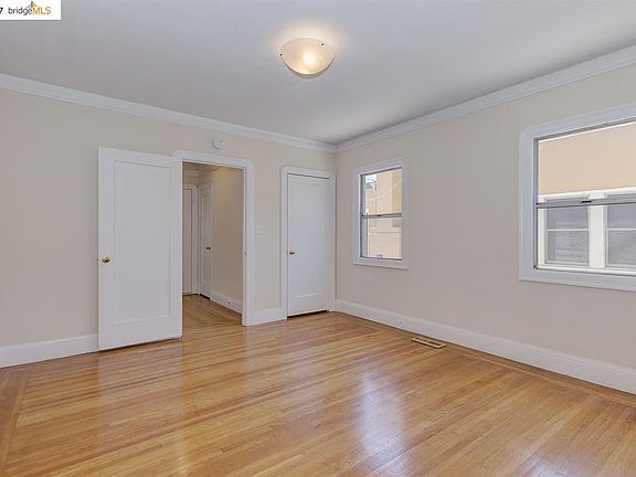 4th image of 2933 Millsbrae Ave