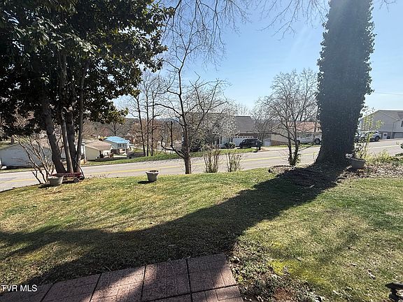 3rd image of 952 Afton St