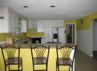 89 Newmarket Rd, Durham, NH 03824