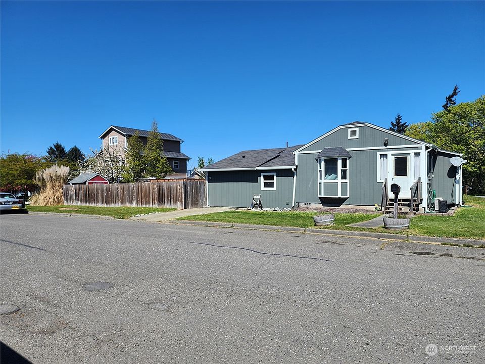 1st image of 402 N Ennis Street