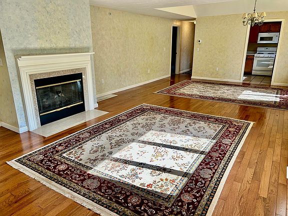 4th image of 28 Windward Street UNIT 28
