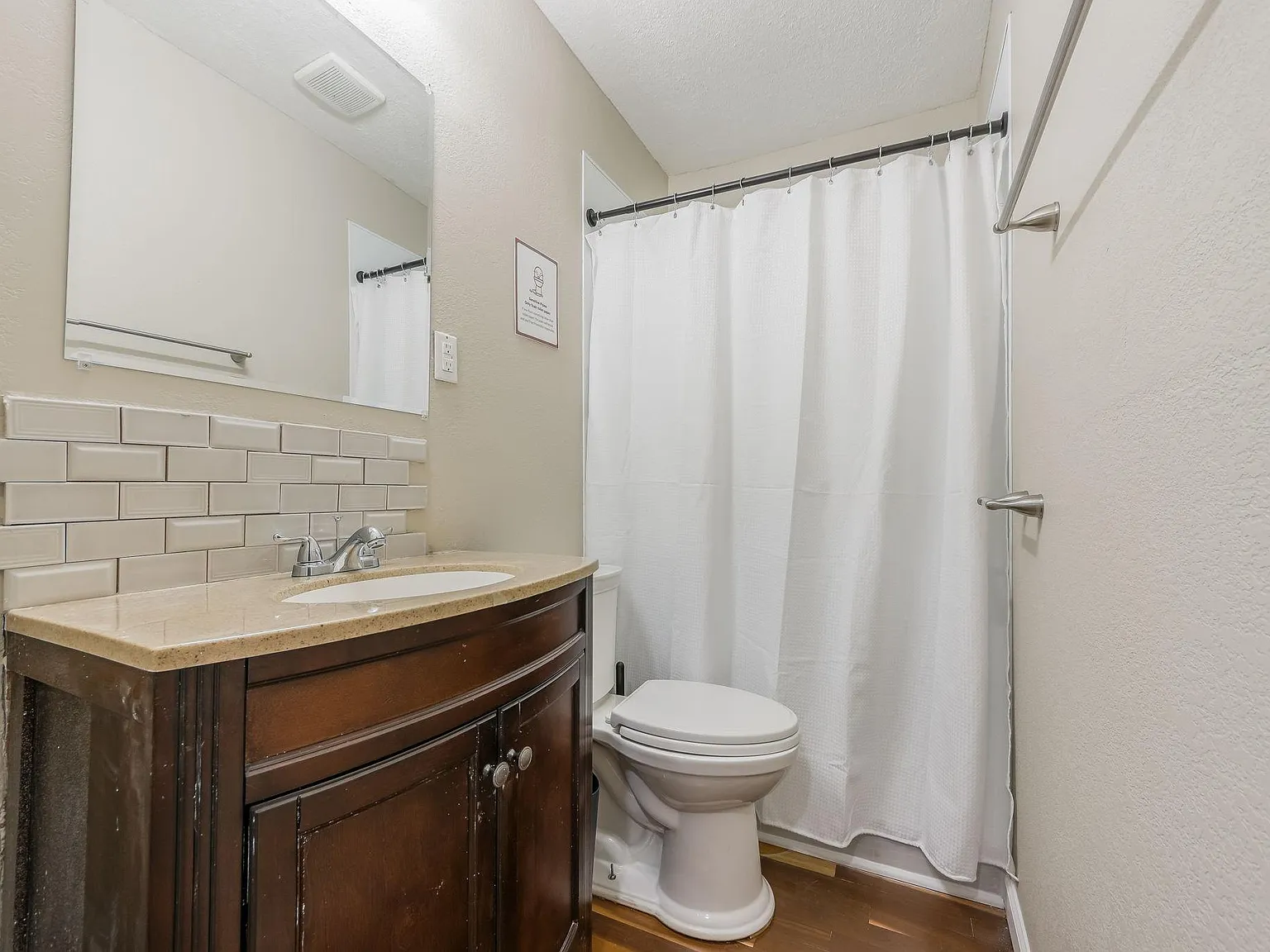4 bed, 4.0 bath, 2500 sqft, $637 — Photo 4