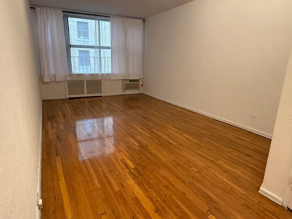 304 E 73rd St #3D