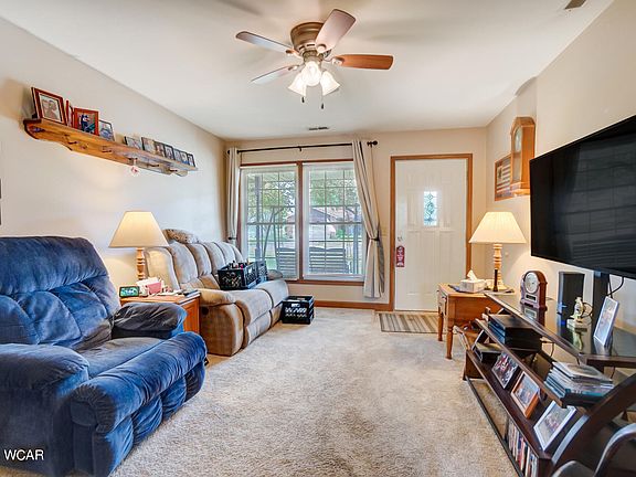 5th image of 250 Kenwick Dr