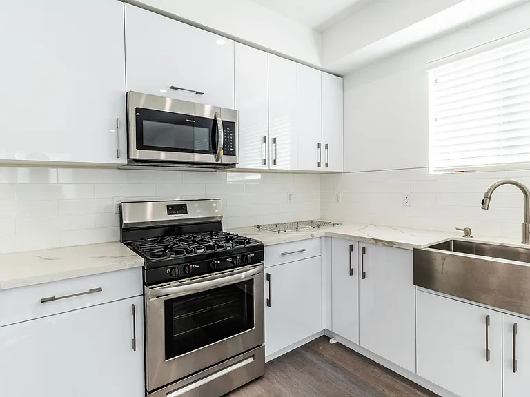 1820 Thurman Ave — Photo 21
