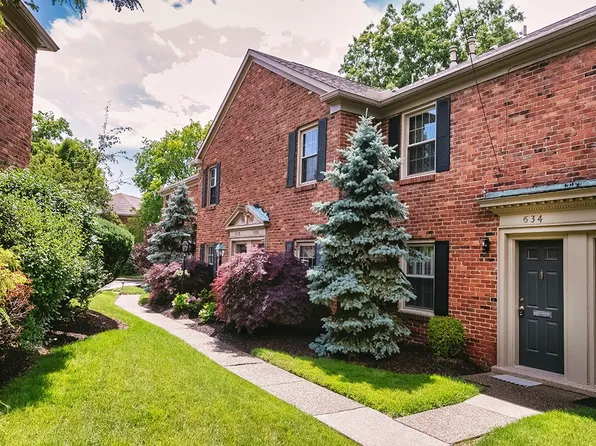 634 Robinwood Dr, Pittsburgh, PA 15216