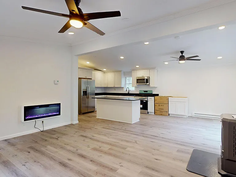 101 Arbutus Ct — Photo 9