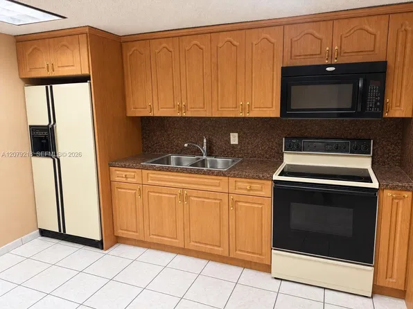 962 E 19th St, Hialeah, FL 33013