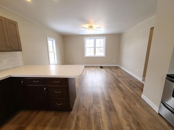 4th image of 869 E Main St