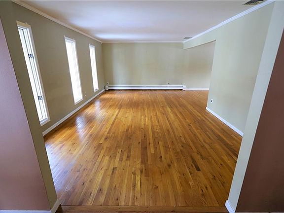 3rd image of 16 Pecan Valley Dr