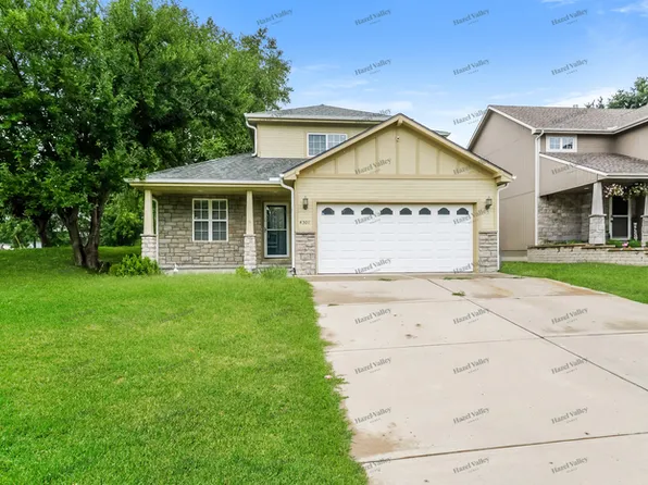 4301 Ironwood Dr, Leavenworth, KS 66048