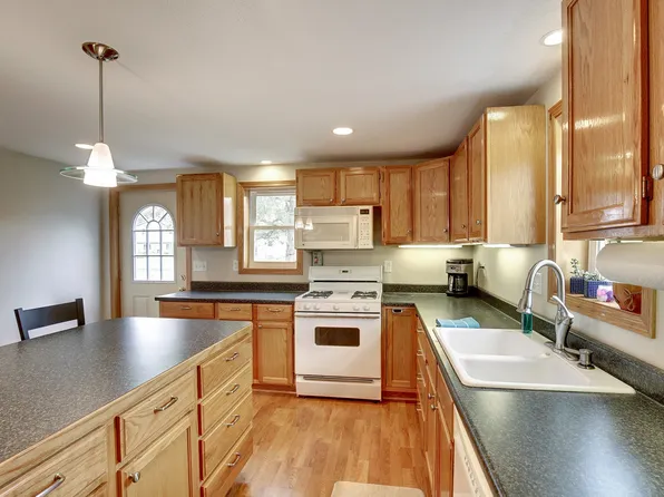 325 Elm St N, Belle Plaine, MN 56011