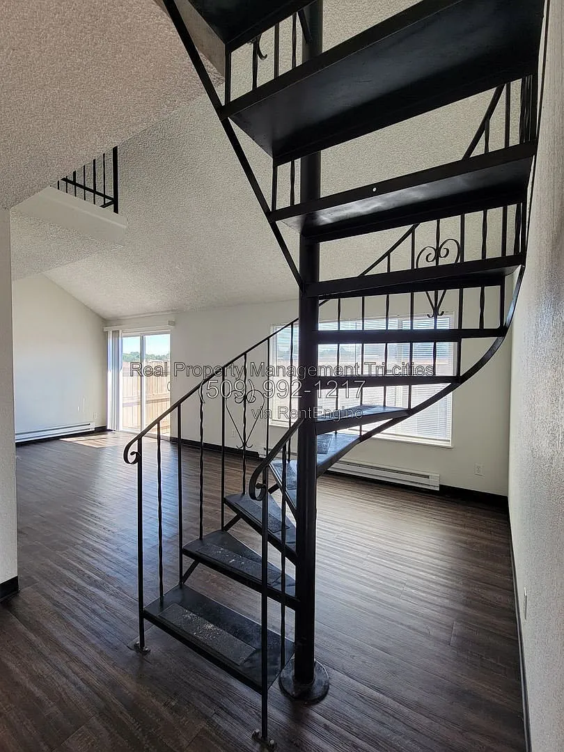 1 bed, 1.0 bath, 600 sqft, $975 — Photo 2