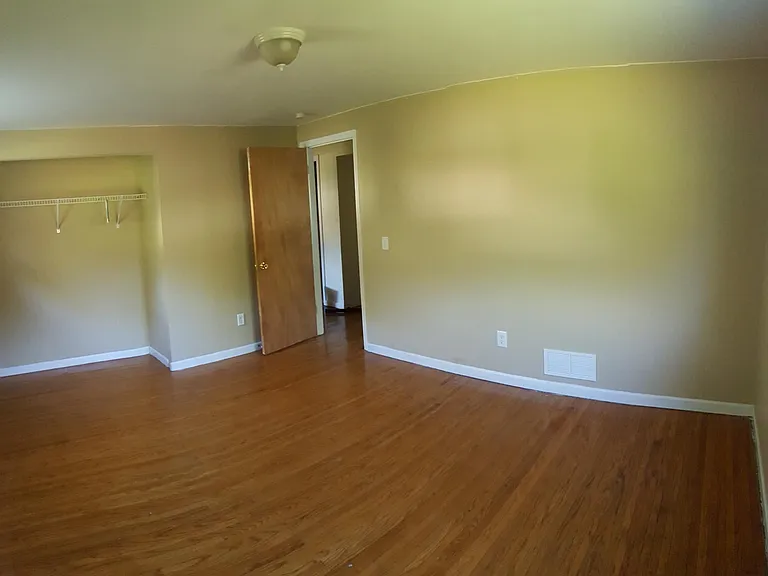 170 Thompson Rd — Photo 9