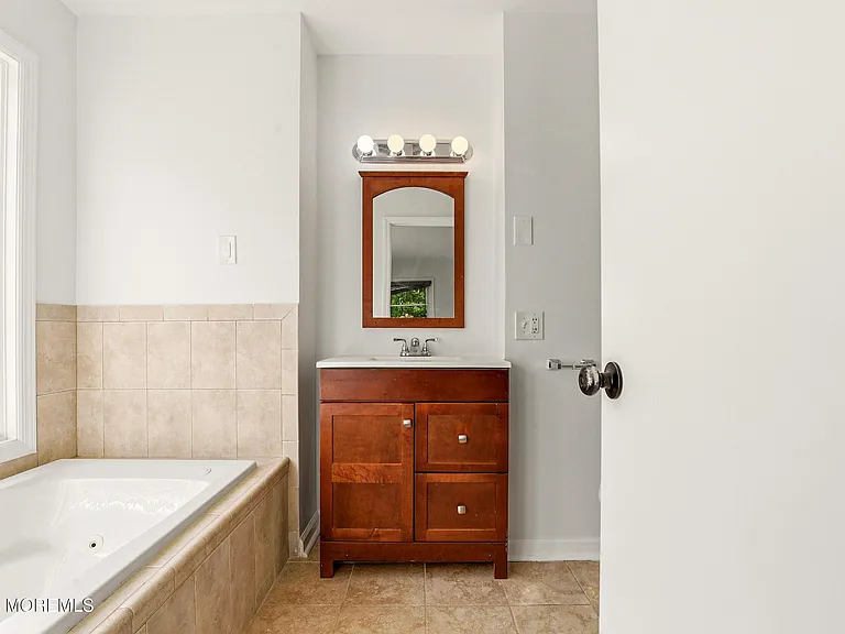 2021 Paterson Ave — Photo 20