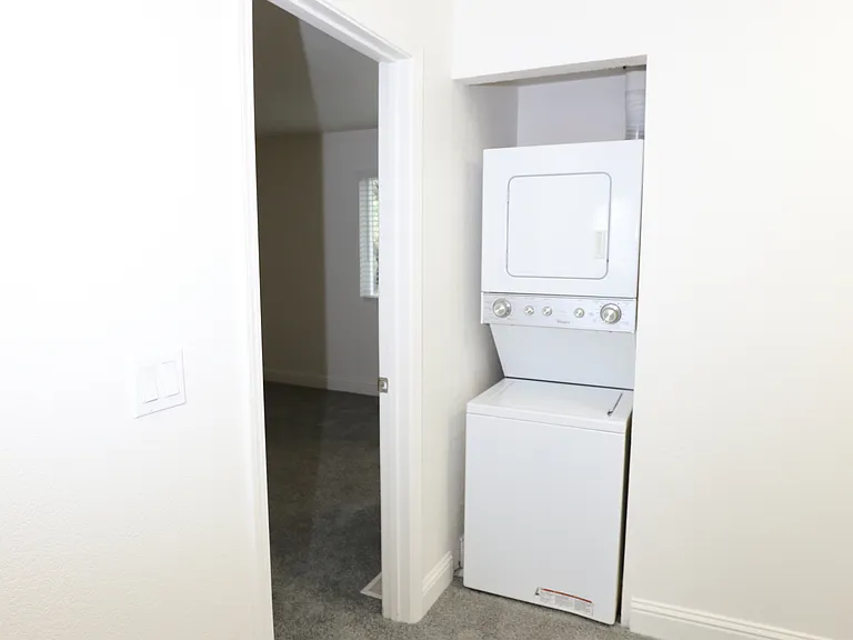 Cedarwood Apartments — Photo 40