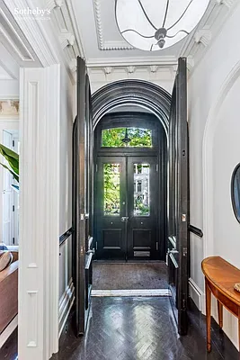 Sold by Sotheby's International Realty | media 25