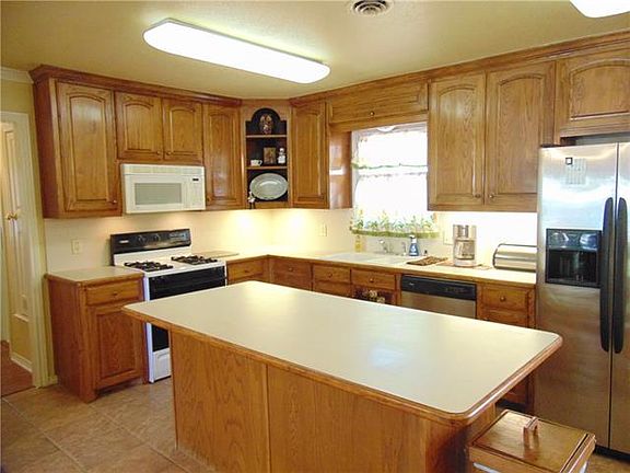 2nd image of 869 Lee Dr
