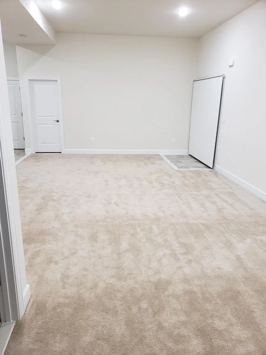 Large Family Room with High Ceilings. - 3172 Fledgling Cir
