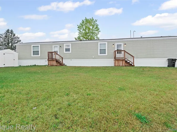 83 Elm Ave, Highland, MI 48357