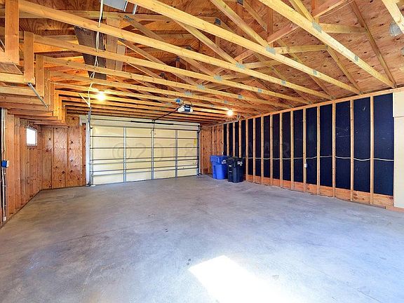 Garage - 16'x8' Door