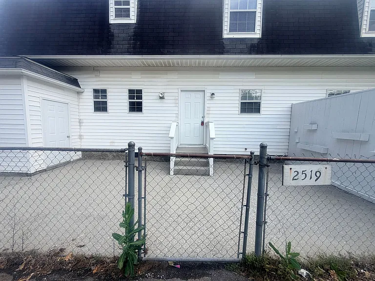 2519 Cedar Ln NE — Photo 30