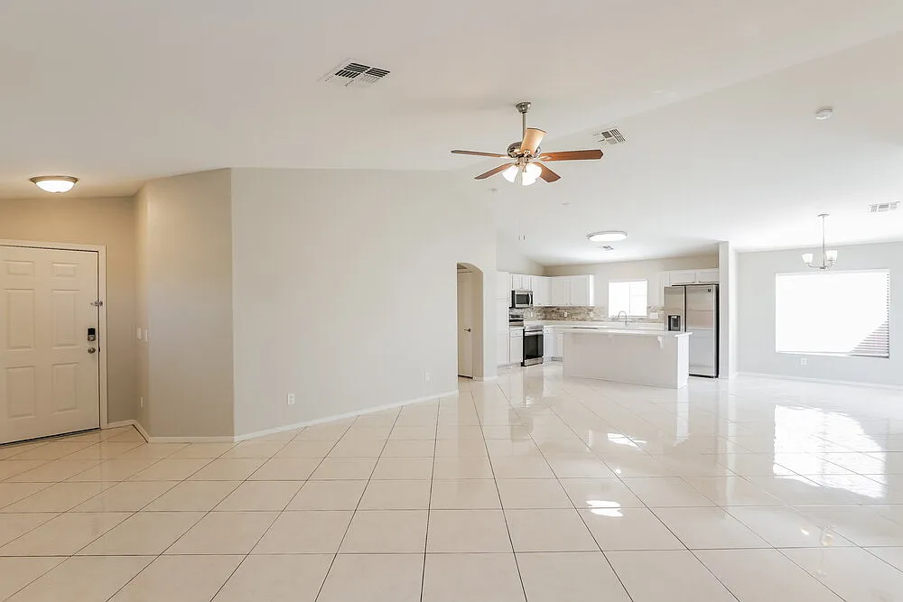 4 bed, 2.0 bath, 1615 sqft, $1,990 — Photo 3