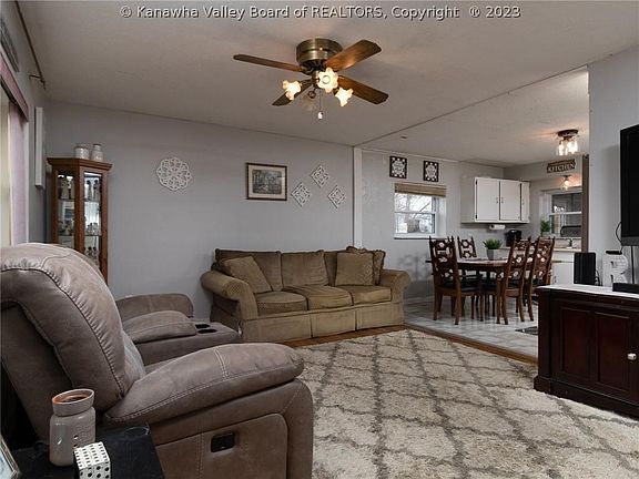 4th image of 1718 Lakewood Dr