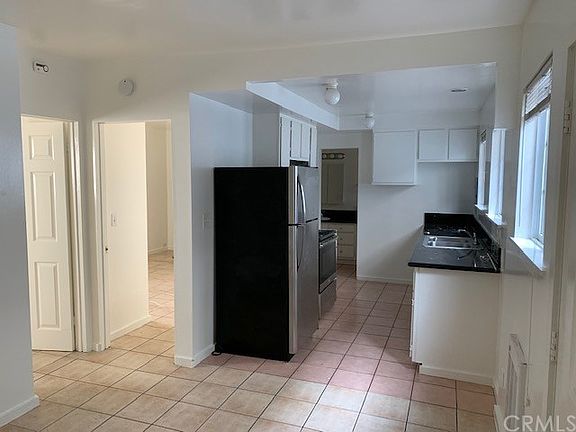 4th image of 240 Linden Ave #236